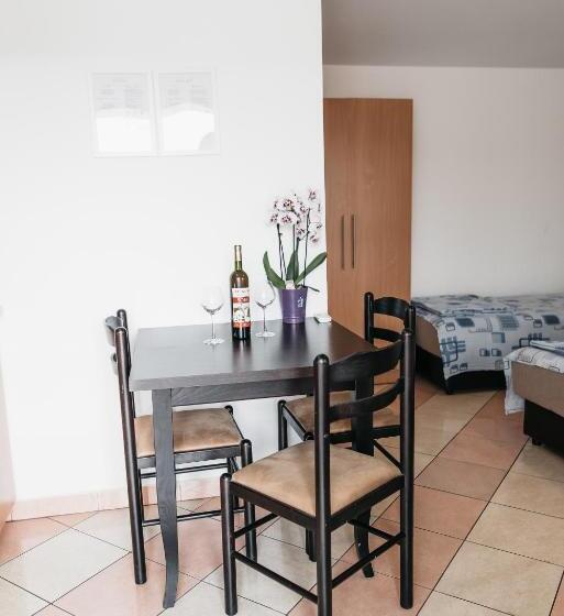 آپارتمان 1 خوابه, Guest House Lalic