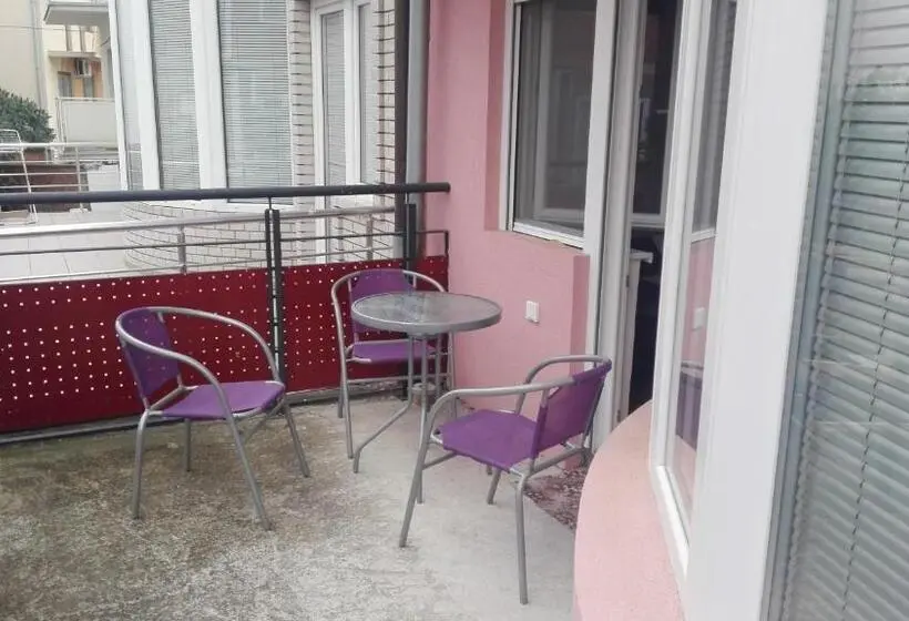 استودیوی استاندارد, Guest House Trajkovic