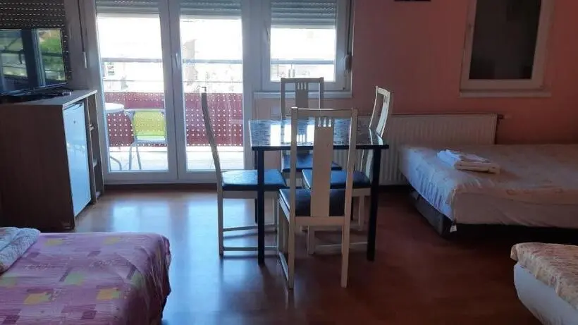 اتاق استاندارد سه تخته با سرویس بهداشتی مشترک, Guest House Trajkovic