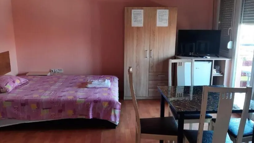 اتاق استاندارد سه تخته با سرویس بهداشتی مشترک, Guest House Trajkovic