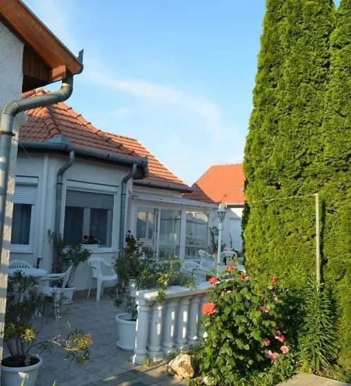 خانه 1 خوابه, Henrietta   Violetta Apartman