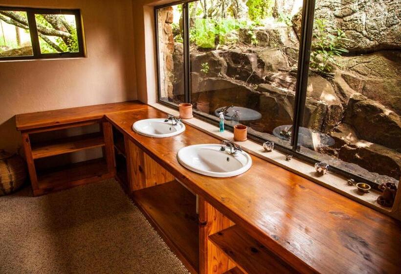 １ベッドルームハウス, The Stix