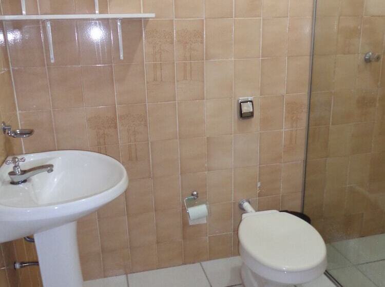 اتاق استاندارد سه نفره, Home Guesthouse