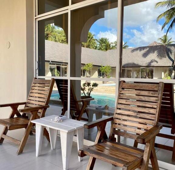 プールビューの２ベッドルームアパート, Paje Beach Apartments &