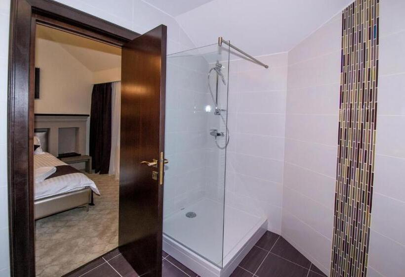 スタンダードルーム, Pietrele Lui Solomon