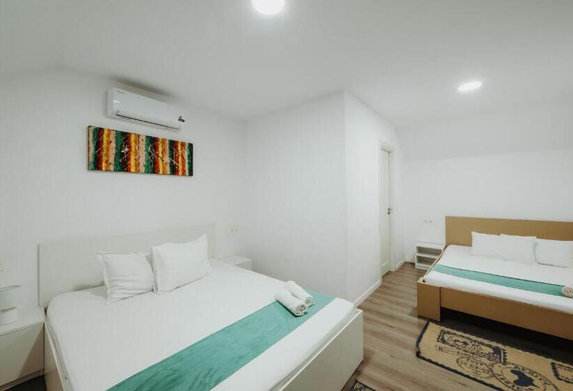 اتاق استاندارد سه نفره, Pensiunea Karla