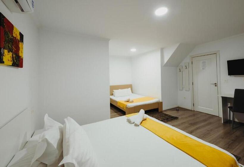 اتاق استاندارد سه نفره, Pensiunea Karla