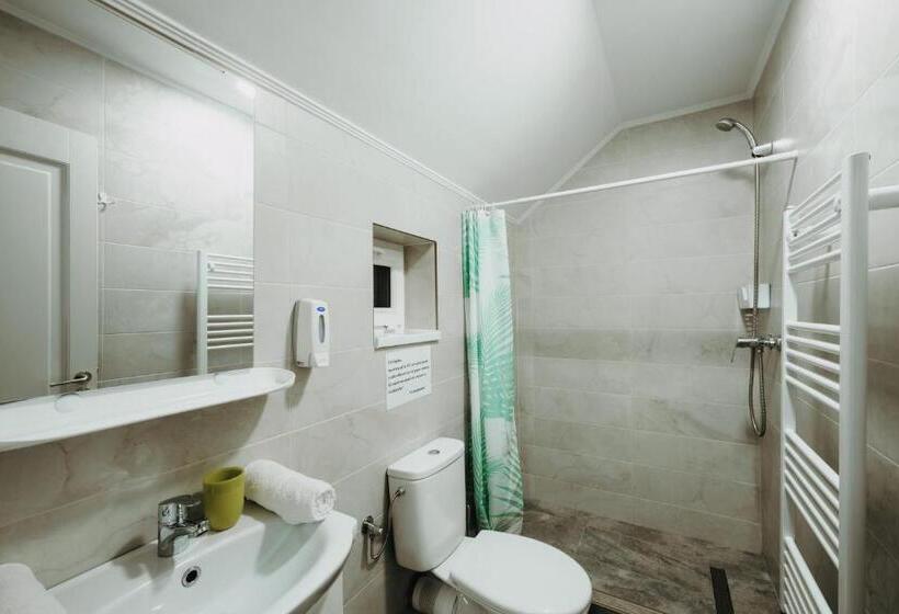 اتاق استاندارد سه نفره, Pensiunea Karla