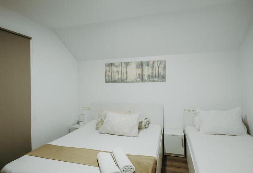 اتاق استاندارد سه نفره, Pensiunea Karla