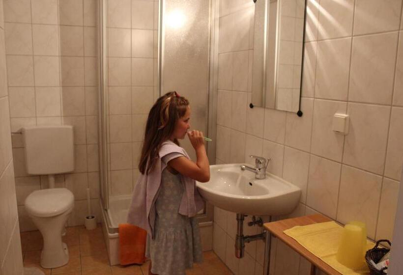 חדר סטנדרט לשלושה, Gasthaus Zum Stadtwald