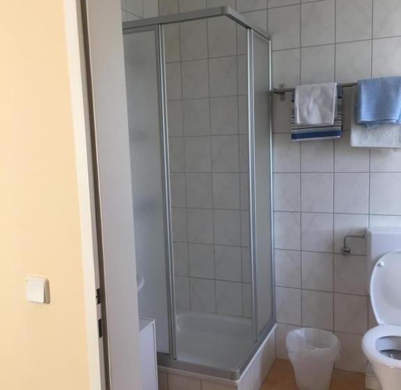 חדר אקונומי, Gasthaus Zum Stadtwald