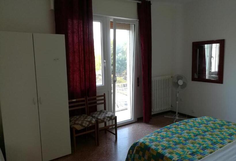 带共用浴室的标准房间, Venice Garden House