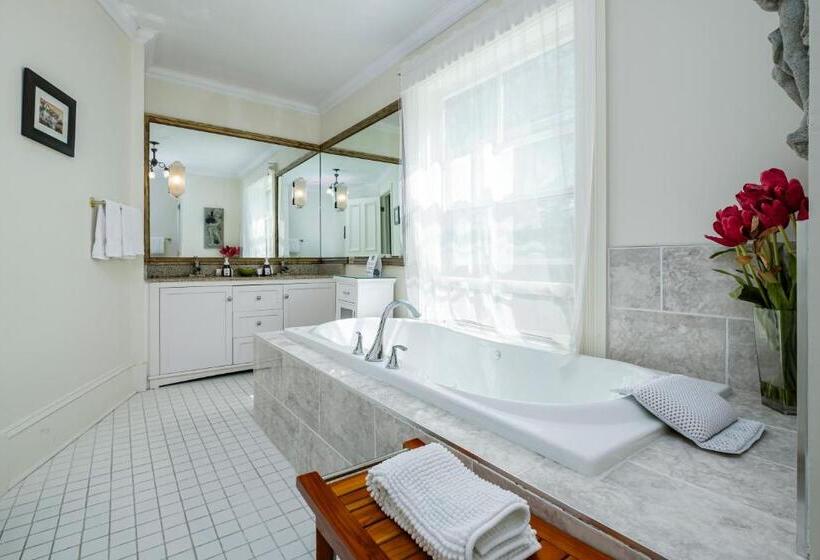 سوئیت با وان آب گرم, The Elizabeth Manor Guesthouse
