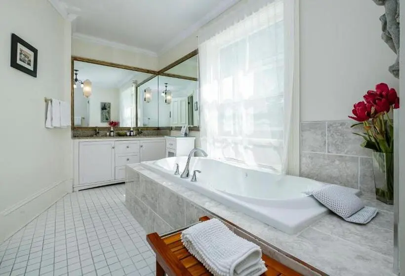 Sviitti Poreallas, The Elizabeth Manor Guesthouse