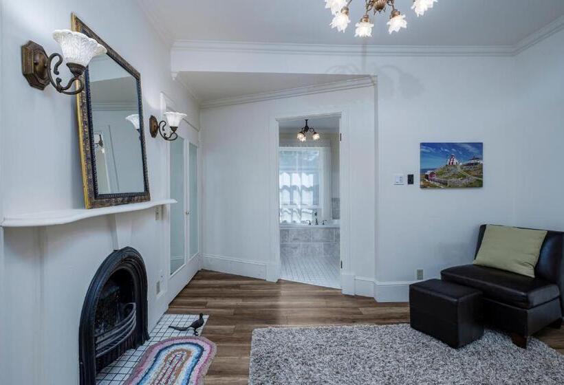 سوئیت با وان آب گرم, The Elizabeth Manor Guesthouse