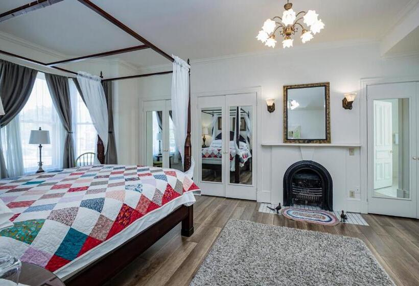 سوئیت با وان آب گرم, The Elizabeth Manor Guesthouse