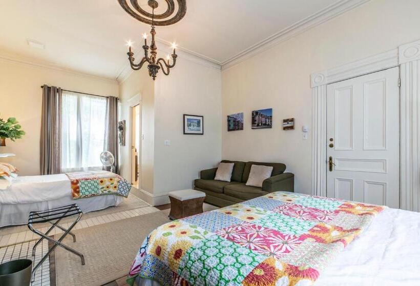 اتاق استاندارد, The Elizabeth Manor Guesthouse