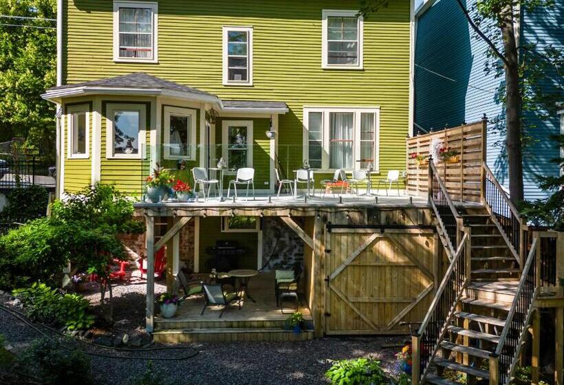 سوییت, The Elizabeth Manor Guesthouse