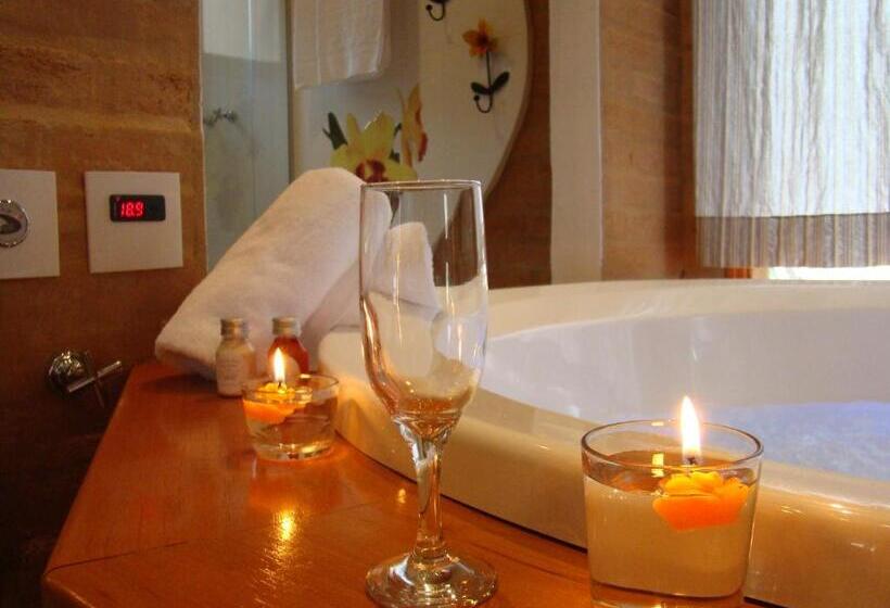 Deluxe Suite King Bed, Vivie Pousada