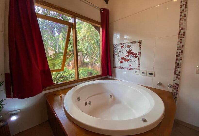 Ekonomik Oda, Vivie Pousada