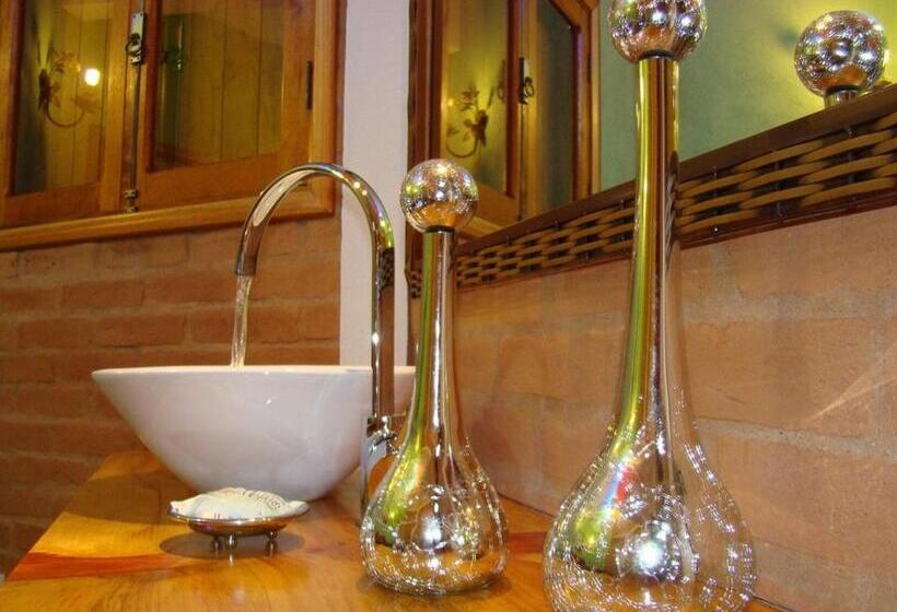 Deluxe Suite King Bed, Vivie Pousada