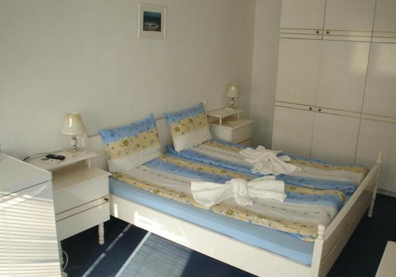 غرفة قياسية مزوَّدة بشُرفة, Guest House Rai