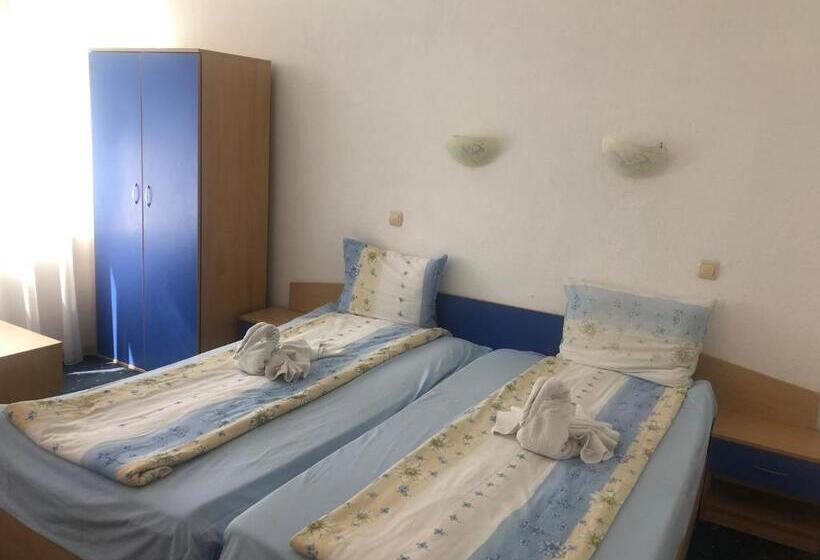 غرفة قياسية مزوَّدة بشُرفة, Guest House Rai