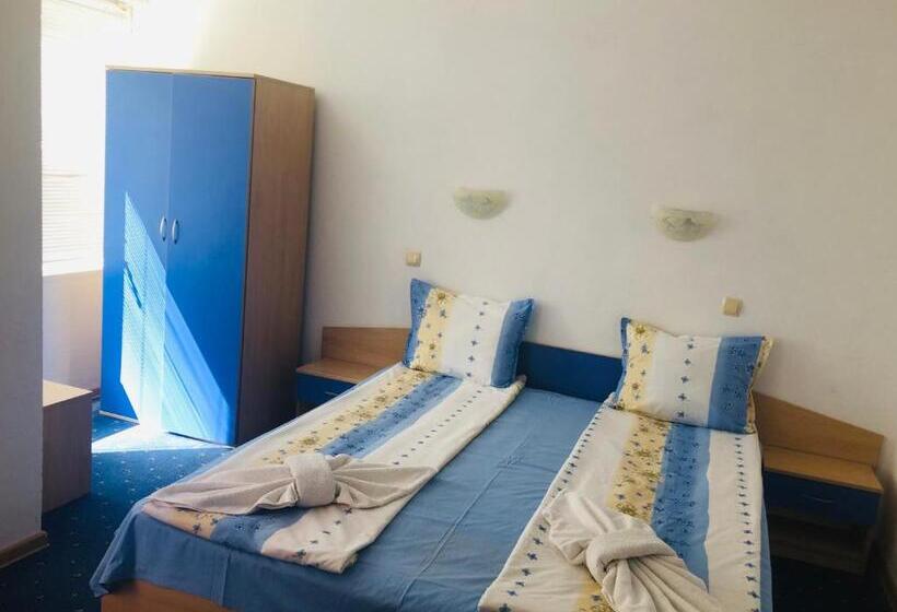 غرفة قياسية مزوَّدة بشُرفة, Guest House Rai