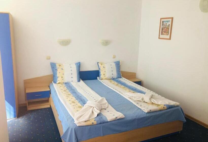 Номер Стандарт с Балконом, Guest House Rai