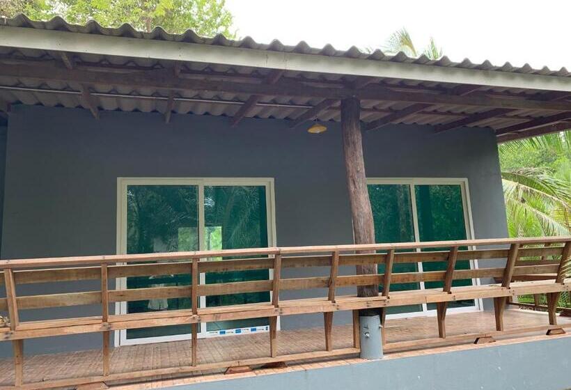 غرفة قياسية ثلاثية, Pd Guesthouse