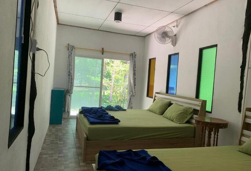 غرفة قياسية ثلاثية, Pd Guesthouse