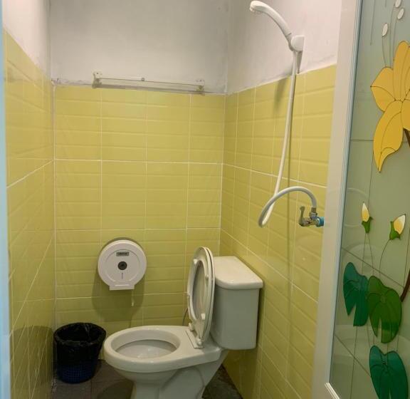 غرفة قياسية ثلاثية, Pd Guesthouse