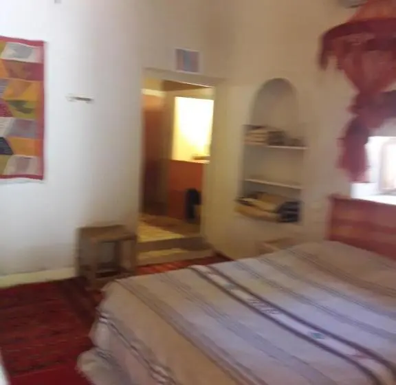 اتاق خانوادگی با چشم‌انداز باغ, Riad Tabhirte