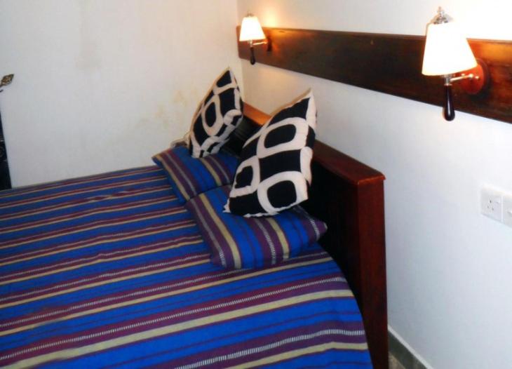 Quarto Economy, Travellers Halt