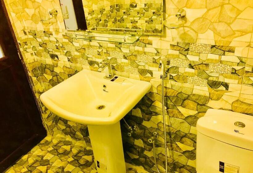 Quarto Economy, Travellers Halt