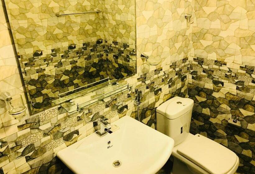 Quarto Economy, Travellers Halt