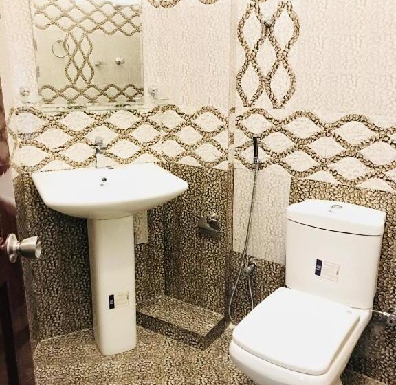 Quarto Economy, Travellers Halt