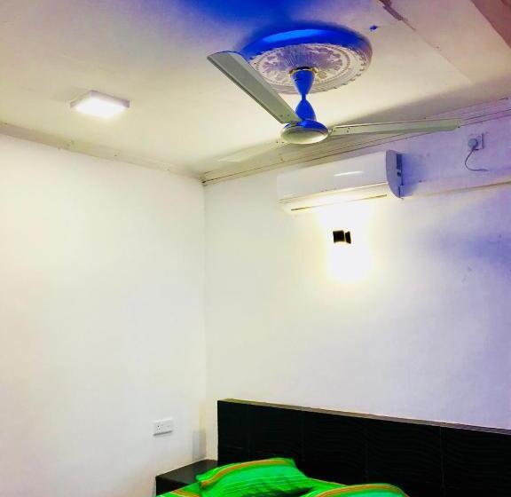 Quarto Economy, Travellers Halt