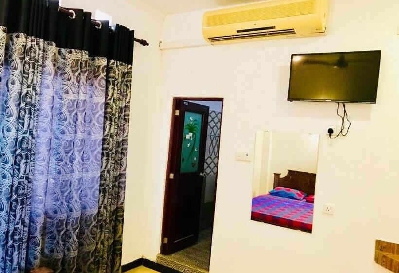 Quarto Economy, Travellers Halt