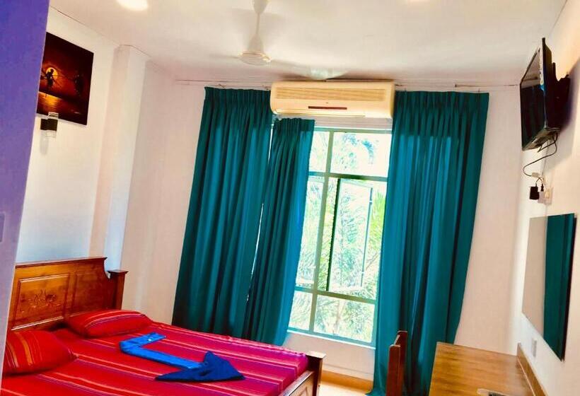 Quarto Deluxe, Travellers Halt