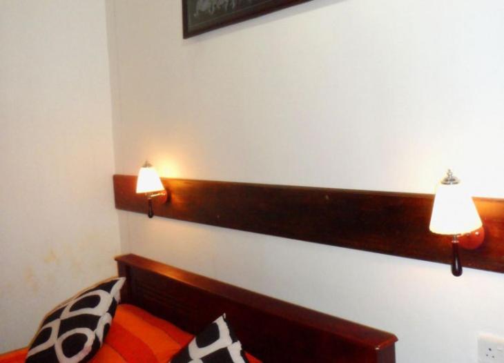 Quarto Deluxe, Travellers Halt