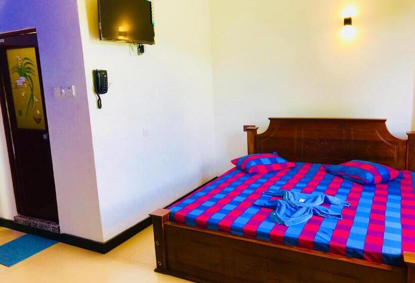 Quarto Deluxe, Travellers Halt