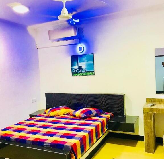 Quarto Economy, Travellers Halt