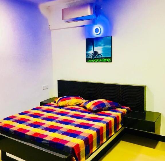 Quarto Economy, Travellers Halt