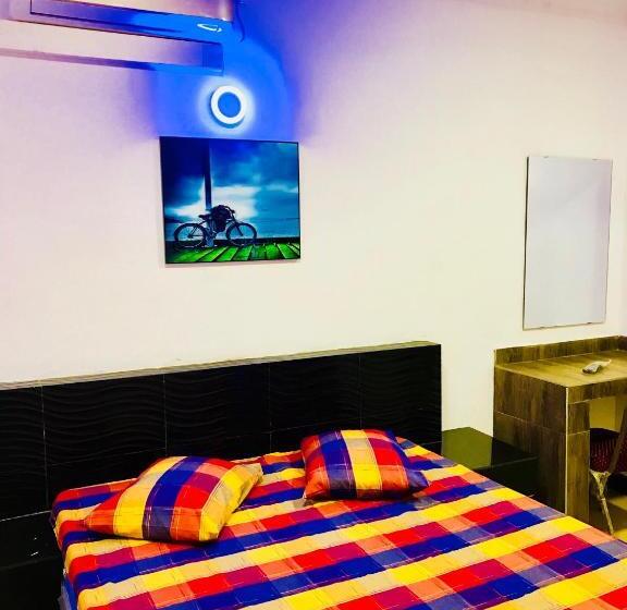 Quarto Economy, Travellers Halt