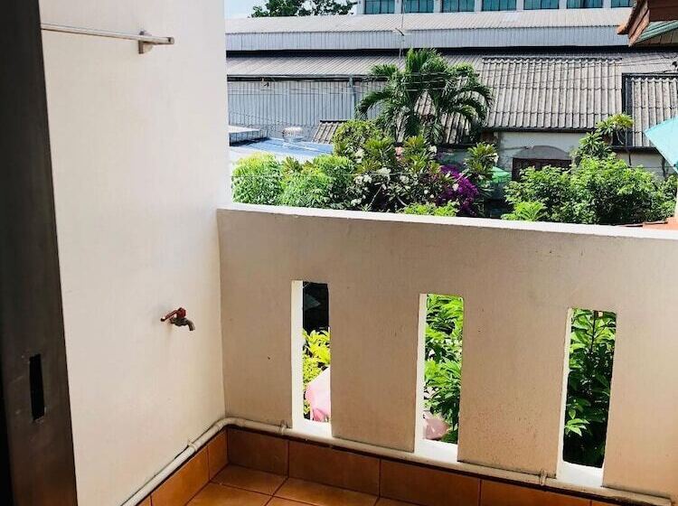 标准间, Top Hostel