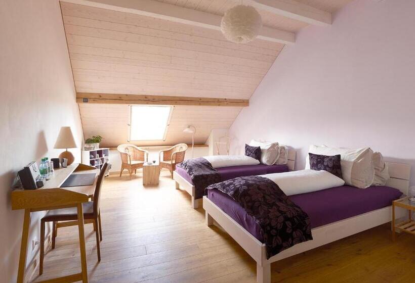 Standardzimmer mit Poolblick, La Commanderie