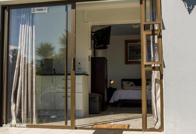 Номер Стандарт Вид на Сад, Tyday Accommodation