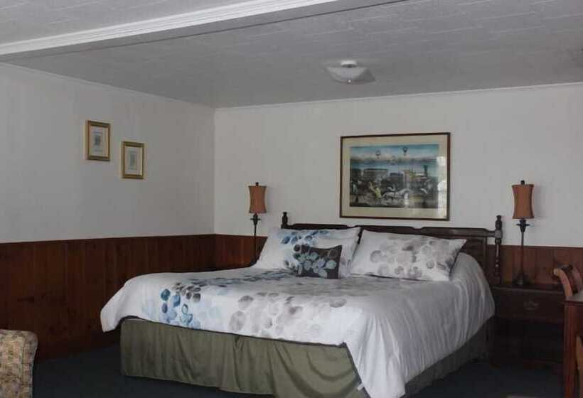 Номер Стандарт, Shea's Riverside Inn & Motel