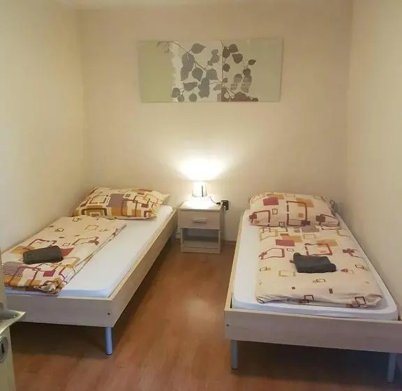 اتاق استاندارد با سرویس بهداشتی مشترک, Guest House Meat Heads Pub